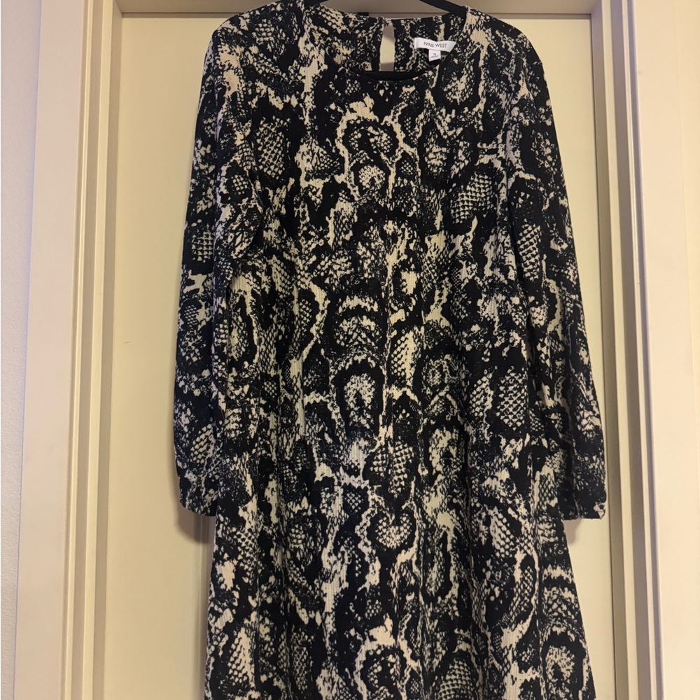 Chic Black and Cream Snake Patterned Dress